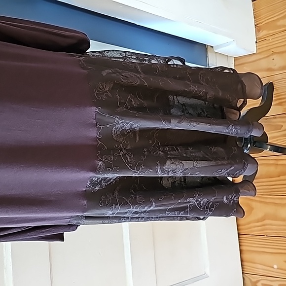 Logo by Lori Goldstein Top - Picture 6 of 14